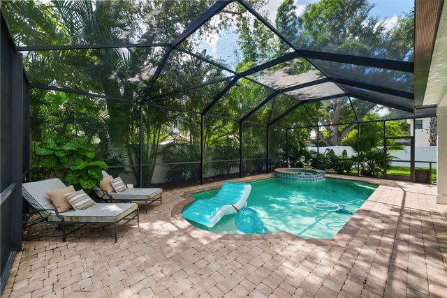 3404 W DORCHESTER STREET, Tampa, FL 33611