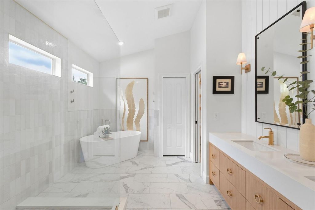 Image 37 of property listing at 3404 W DORCHESTER STREET, Tampa, FL 33611