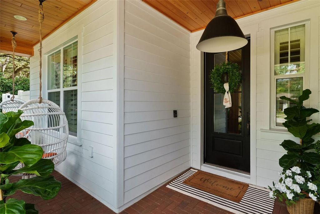 Image 7 of property listing at 3404 W DORCHESTER STREET, Tampa, FL 33611