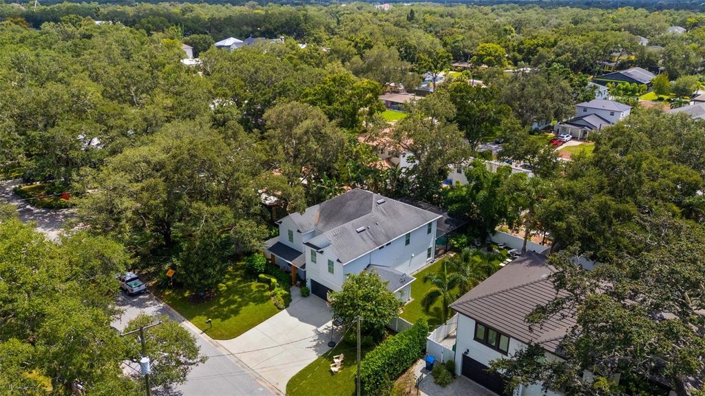 Image 68 of property listing at 3404 W DORCHESTER STREET, Tampa, FL 33611