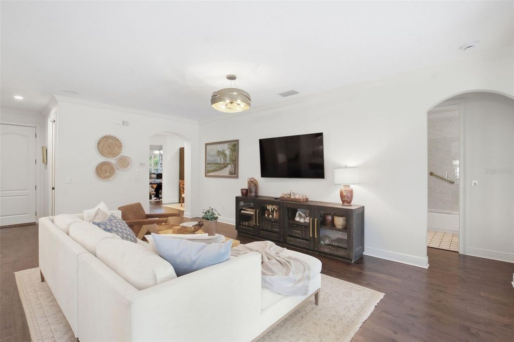 Image 10 of property listing at 3404 W DORCHESTER STREET, Tampa, FL 33611