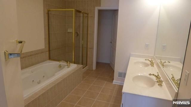 85 Buckthorn, Paramus, NJ 07652