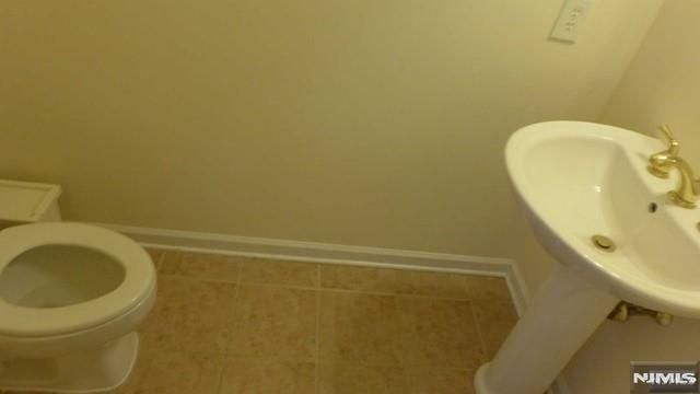85 Buckthorn, Paramus, NJ 07652