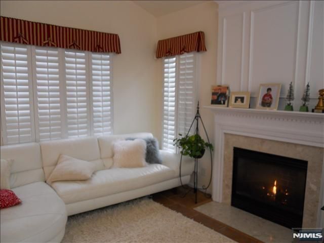 85 Buckthorn, Paramus, NJ 07652