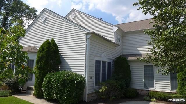 85 Buckthorn, Paramus, NJ 07652