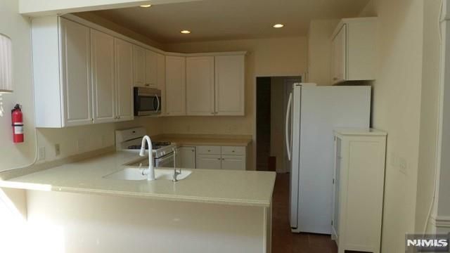 85 Buckthorn, Paramus, NJ 07652