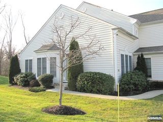 85 Buckthorn, Paramus, NJ 07652