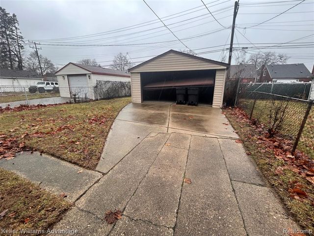 16822 Robson Street, Detroit, MI 48235