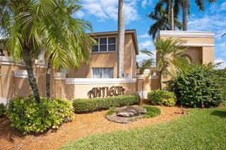 886 NW 135th Ter, Pembroke Pines, FL 33028