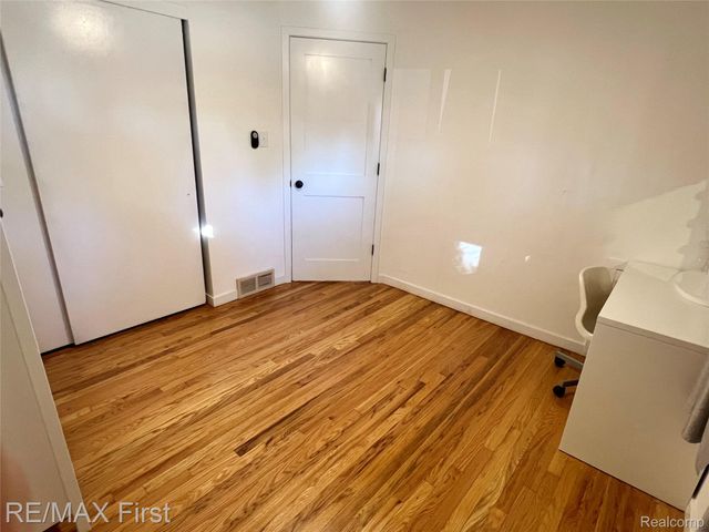 29517 Howard Avenue, Madison Heights, MI 48071