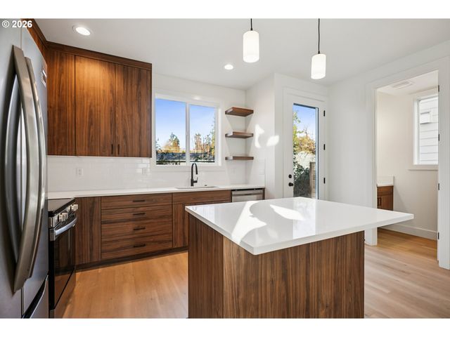 9588 Sw 91ST Ave 10, Portland, OR 97223