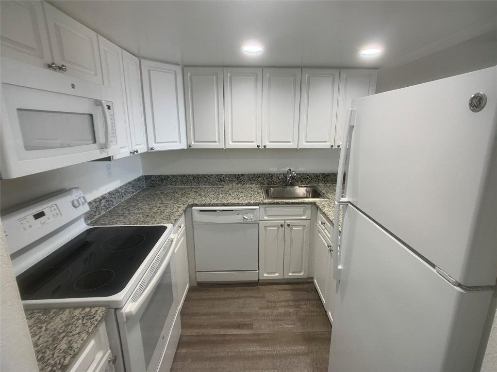 19455 NE 10 Avenue 3-414, North Miami Beach, FL 33179