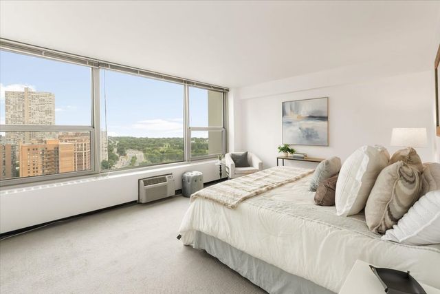 3600 N Lake Shore Drive 2220, Chicago, IL 60613