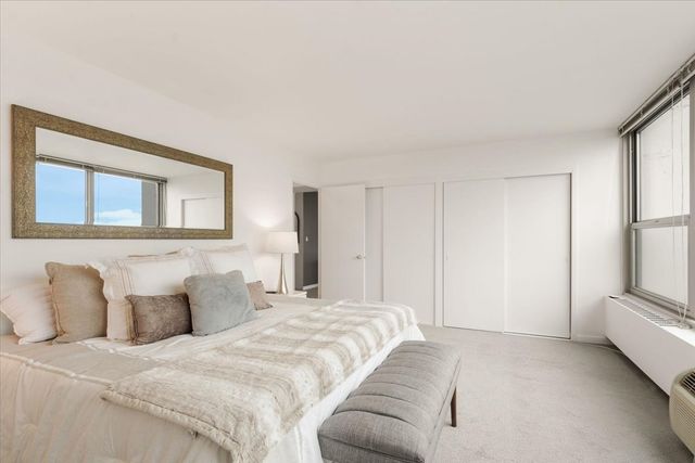 3600 N Lake Shore Drive 2220, Chicago, IL 60613