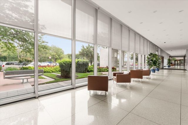 3600 N Lake Shore Drive 2220, Chicago, IL 60613