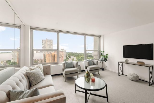 3600 N Lake Shore Drive 2220, Chicago, IL 60613