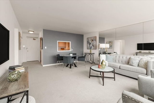 3600 N Lake Shore Drive 2220, Chicago, IL 60613