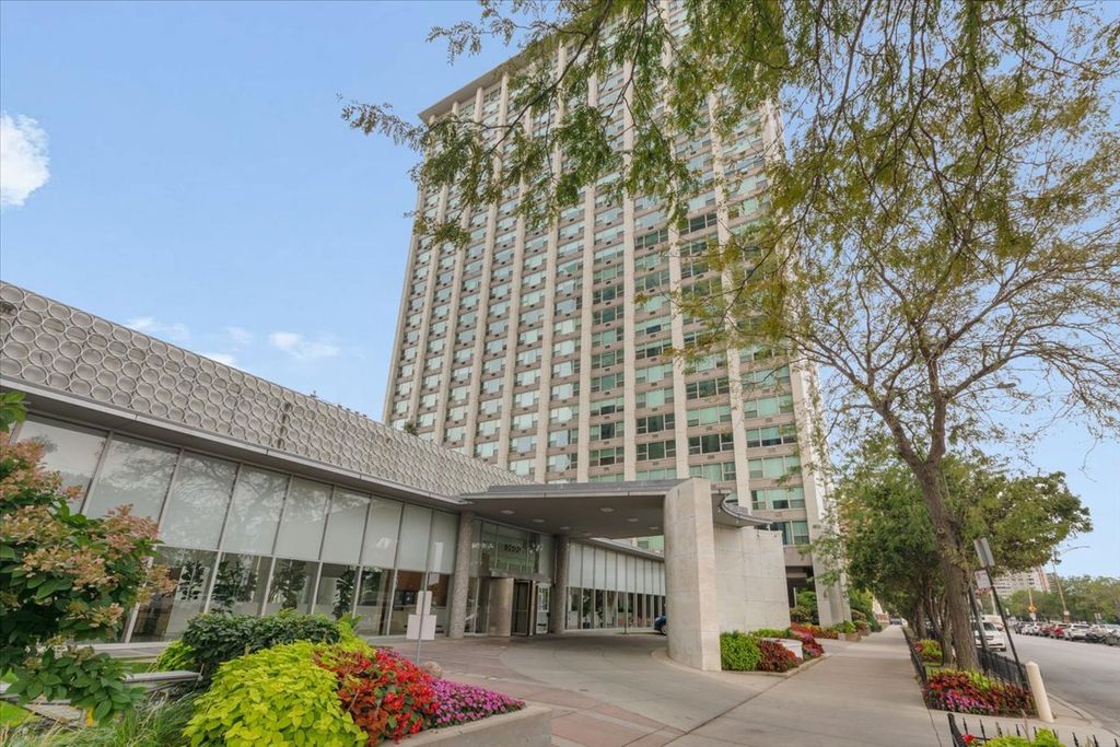 3600 N Lake Shore Drive 2220, Chicago, IL 60613