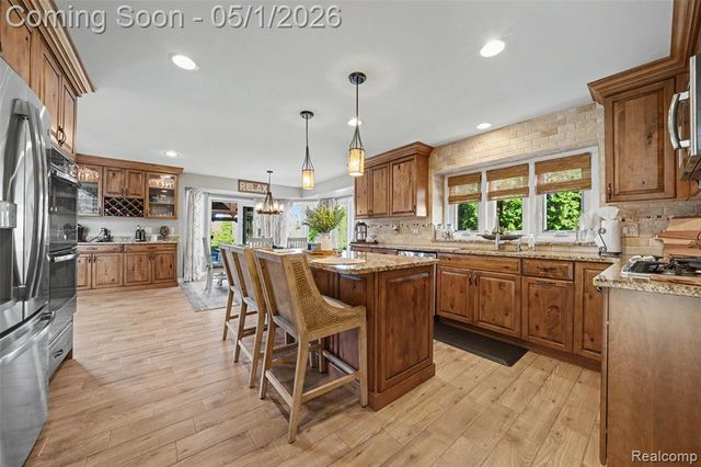 48333 Manchester Drive, Macomb, MI 48044
