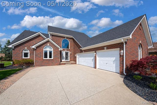 48333 Manchester Drive, Macomb, MI 48044