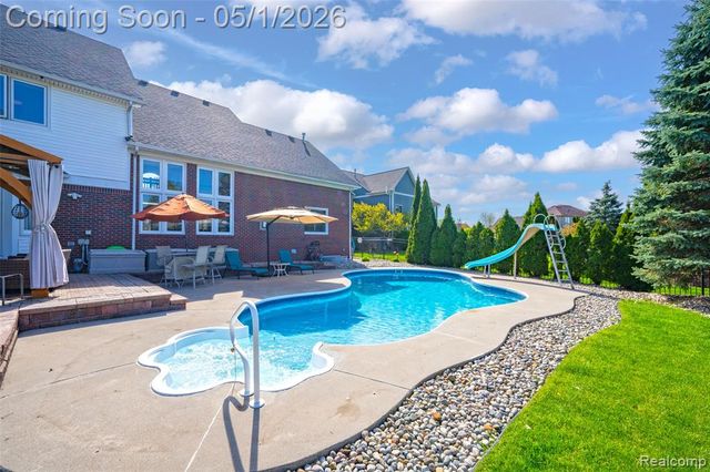 48333 Manchester Drive, Macomb, MI 48044