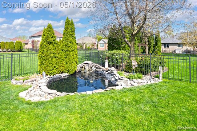 48333 Manchester Drive, Macomb, MI 48044