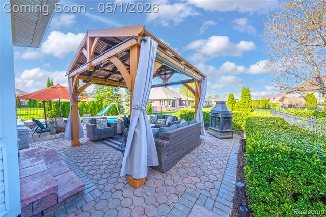 48333 Manchester Drive, Macomb, MI 48044