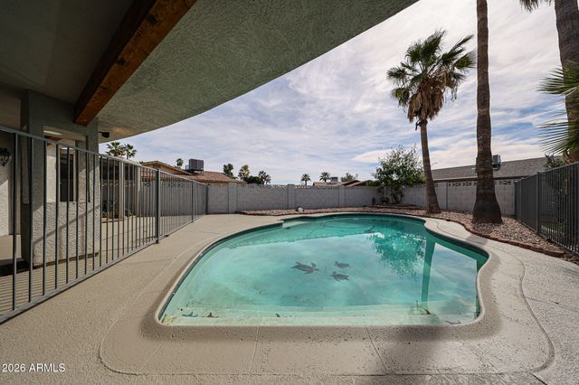 1341 E GARNET Circle, Mesa, AZ 85204