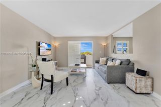 1418 Collins Ave 504, Miami Beach, FL 33139