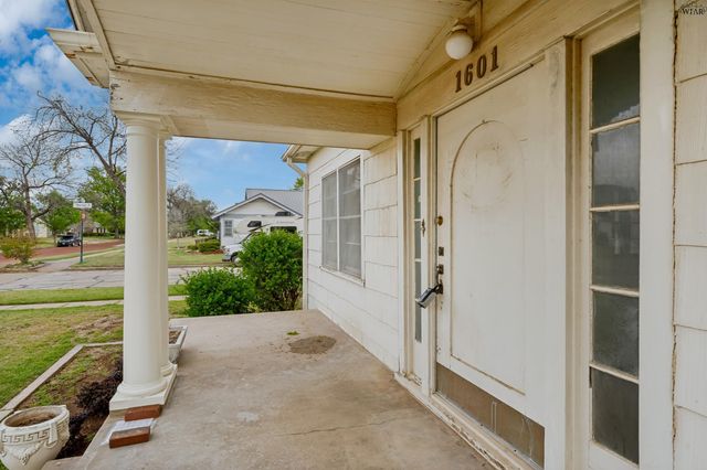 1601 HAYES STREET, Wichita Falls, TX 76309