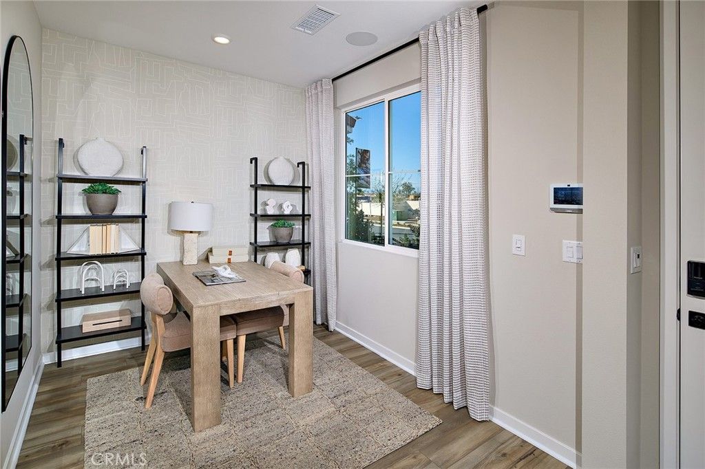 Image 4 of property listing at 5921 Gramercy Way, Eastvale, CA 92880