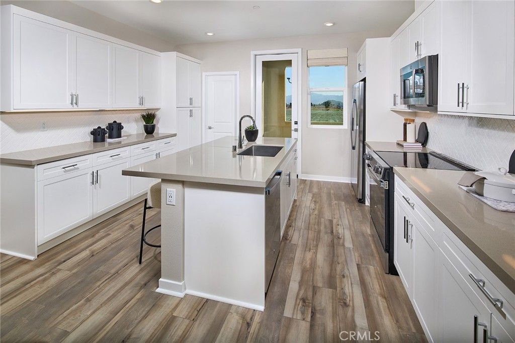 Image 8 of property listing at 5921 Gramercy Way, Eastvale, CA 92880