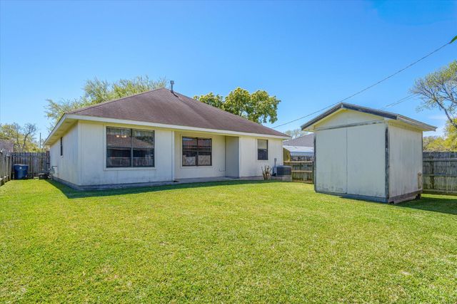 2604 27th Avenue N, Texas City, TX 77590