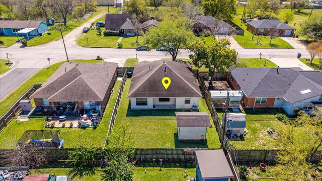 2604 27th Avenue N, Texas City, TX 77590