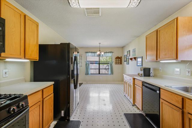 2604 27th Avenue N, Texas City, TX 77590