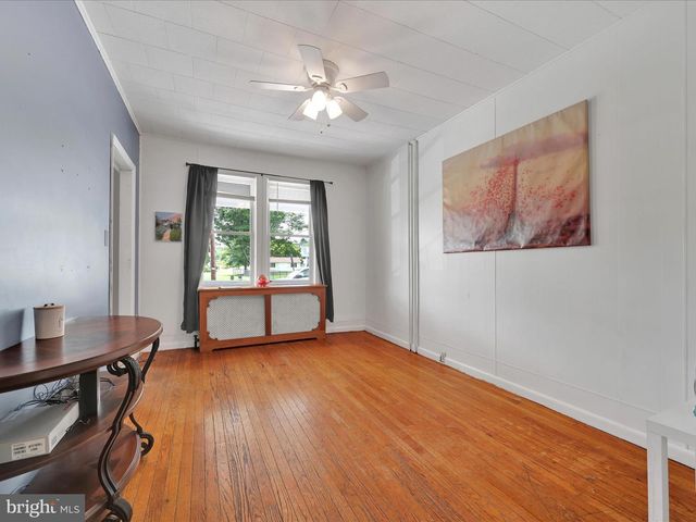 702 N WARREN ST, Orwigsburg, PA 17961