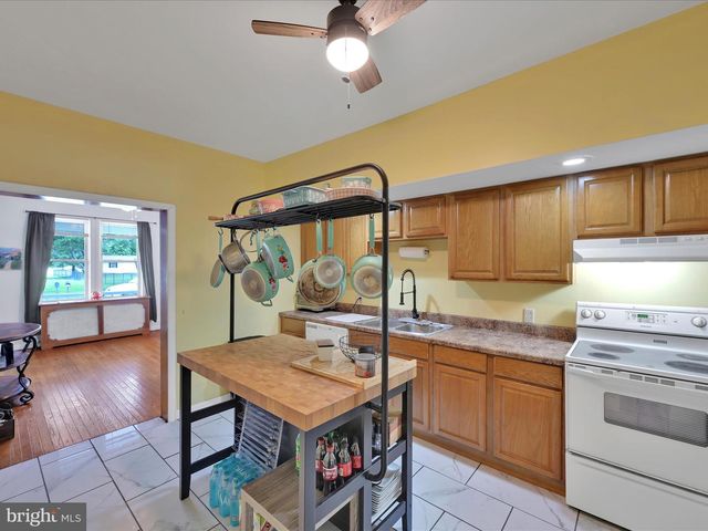 702 N WARREN ST, Orwigsburg, PA 17961