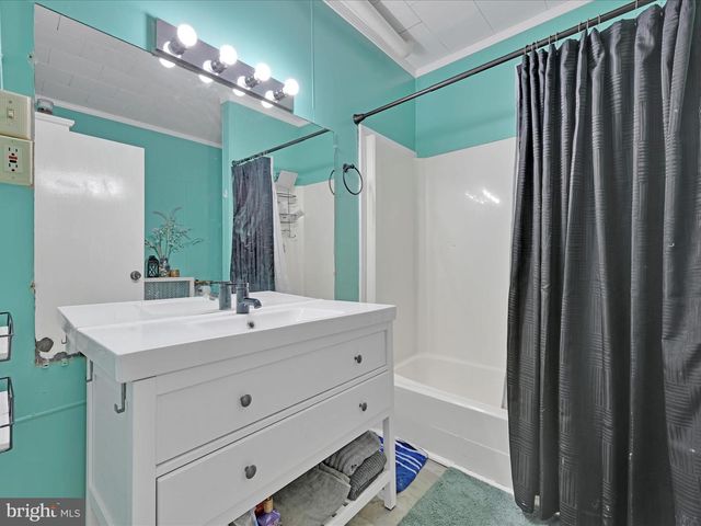 702 N WARREN ST, Orwigsburg, PA 17961