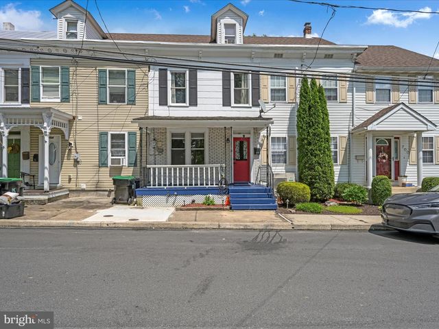 702 N WARREN ST, Orwigsburg, PA 17961