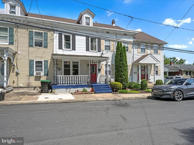 702 N WARREN ST, Orwigsburg, PA 17961