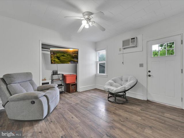 702 N WARREN ST, Orwigsburg, PA 17961