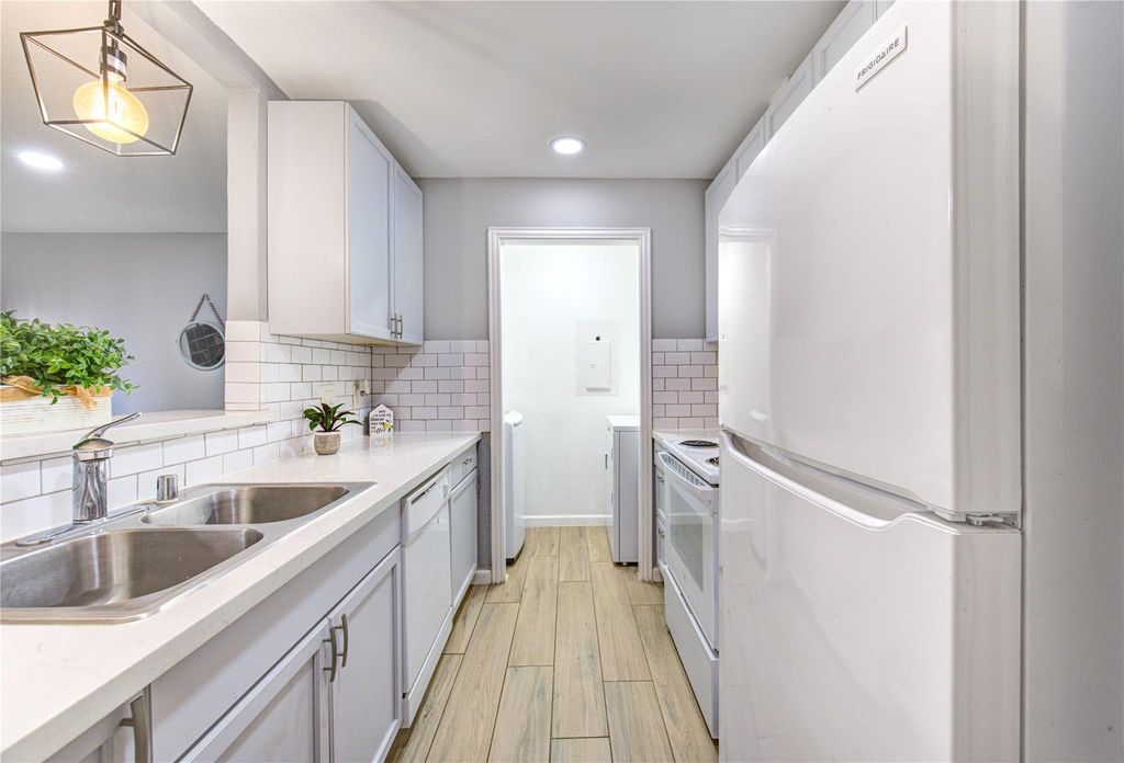 3929 Tanglewilde Street 3929, Houston, TX 77063