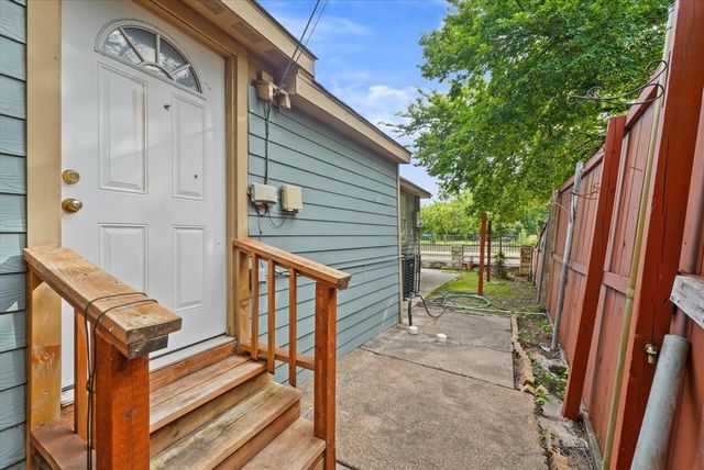 709 S Munger Boulevard, Dallas, TX 75223