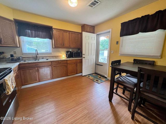 6801 Rutledge Rd, Louisville, KY 40258