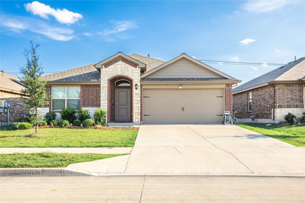 9757 Mint Hill Drive, Fort Worth, TX 76108