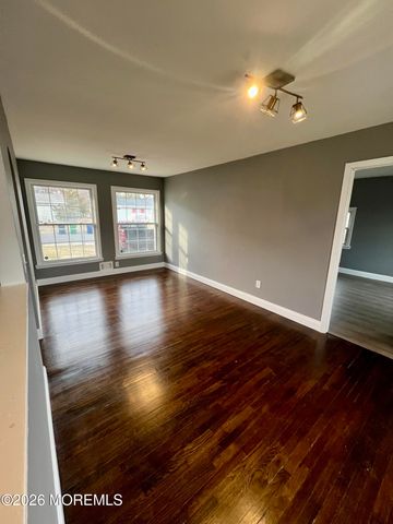 121 Belmont Drive, Toms River, NJ 08757