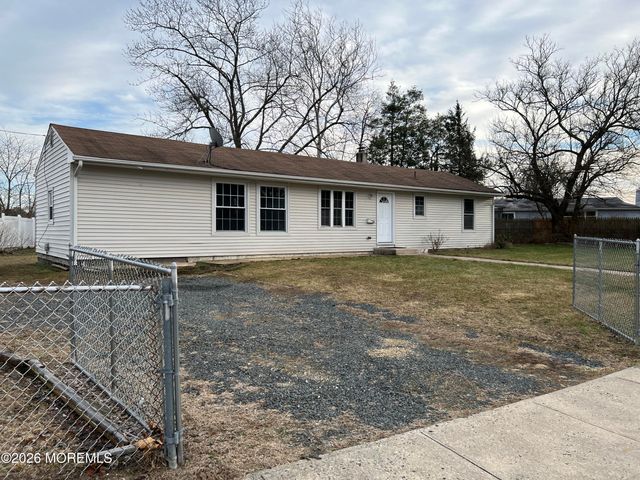 121 Belmont Drive, Toms River, NJ 08757