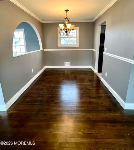 121 Belmont Drive, Toms River, NJ 08757