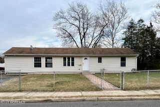 121 Belmont Drive, Toms River, NJ 08757