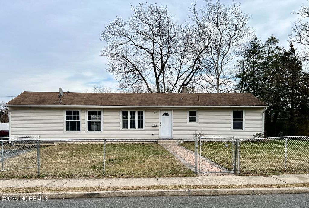 121 Belmont Drive, Toms River, NJ 08757